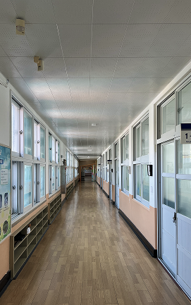 Delays fire spread and secures evacuation time